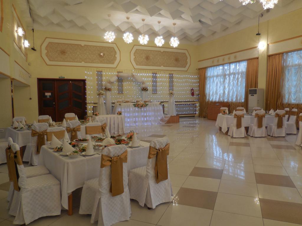乌斯季卡缅诺戈尔斯克酒店 Ustʼ-Kamenogorsk 外观 照片