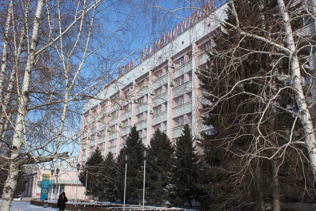 乌斯季卡缅诺戈尔斯克酒店 Ustʼ-Kamenogorsk 外观 照片