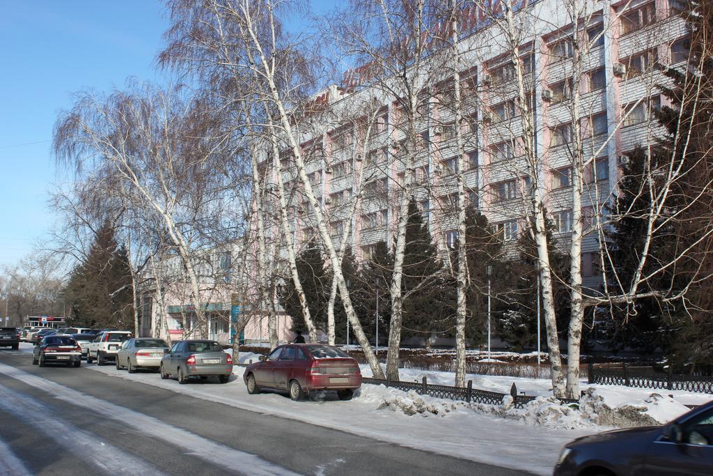 乌斯季卡缅诺戈尔斯克酒店 Ustʼ-Kamenogorsk 外观 照片