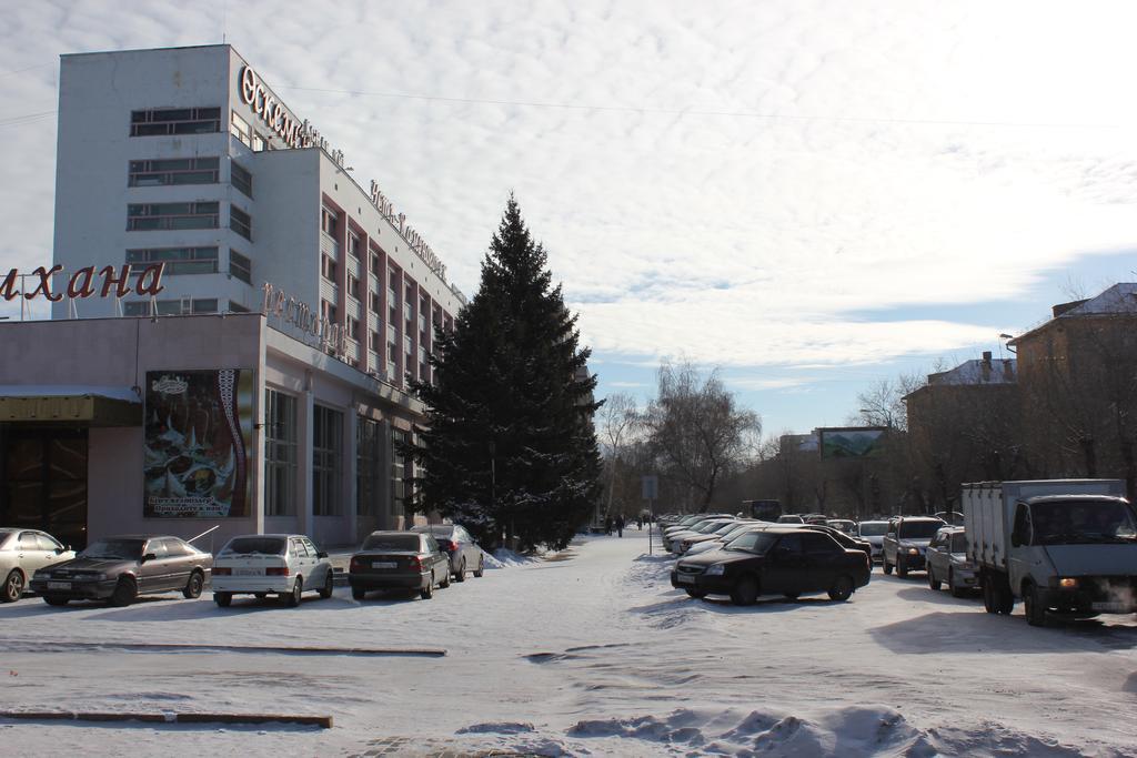 乌斯季卡缅诺戈尔斯克酒店 Ustʼ-Kamenogorsk 外观 照片