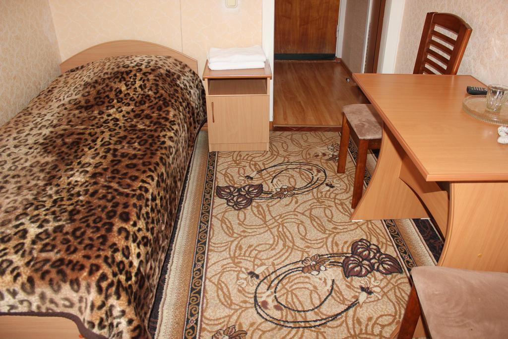 乌斯季卡缅诺戈尔斯克酒店 Ustʼ-Kamenogorsk 外观 照片